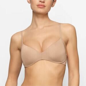 NEW SKIMS Wireless Form Push Up Plunge Bra Size 34DDDD